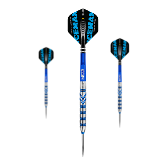 Fléchettes Red Dragon Gerwyn Price Blue 90% acier Das Bild zeigt drei Steeldarts des Modells "Red Dragon Gerwyn Price Blue 90%". Die Darts sind überwiegend blau und silber mit auffälligen blauen Flights.