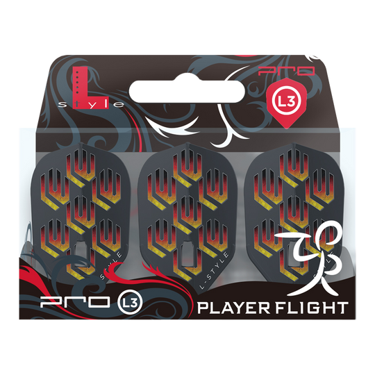 Ailettes L-L-Styleukas Wenig V1 Black L3PRO Das Bild zeigt die "L-Style Lukas Wenig V1 Black L3PRO Flights" in ihrer Verpackung. Die Flights sind schwarz mit einem rot-gelben Muster und dem Schriftzug "L-Style".