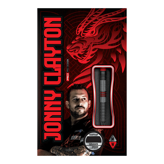 Red Dragon Jonny Clayton Hiraeth Fléchettes souples - 20 g Die Abbildung zeigt die Verpackung der „Red Dragon Jonny Clayton Hiraeth Softdarts - 20g“. Auf der Vorderseite sind der Dart, ein Porträt von Jonny Clayton und ein roter Drachen als Design-Element zu sehen.