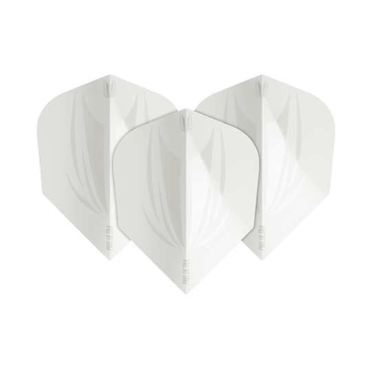 Das Bild zeigt drei weiße Dartflights des Modells "Target ProUltra ID White No6". Die Flights haben ein dezentes, elegantes Design mit feinen Linien und dem Schriftzug "Pro Ultra".