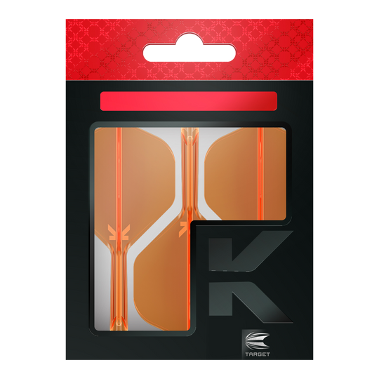 Die Abbildung zeigt eine Packung mit orangenen Dart-Flights der Marke Target. Die Verpackung ist überwiegend schwarz mit einem roten oberen Abschnitt.