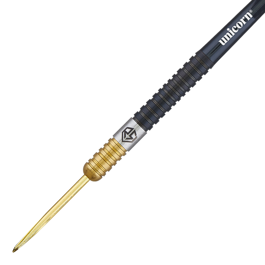 Fléchettes en acier bicolore Unicorn Ross Smith Das Bild zeigt einen Steeldart aus der Unicorn Ross Smith Two-Tone Serie. Der Dart ist zweifarbig mit einem goldenen vorderen Teil und einem schwarzen hinteren Teil gestaltet.