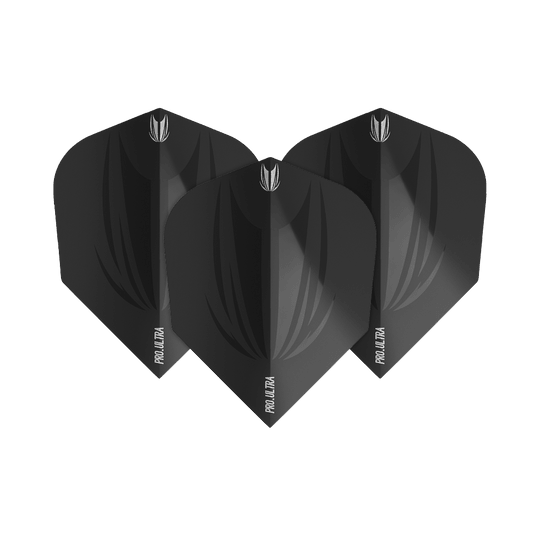 TG407_Target_ProUltra_ID_Black_No6_Flights_1nBWFNcGoLk08E Das Bild zeigt drei schwarze Dartflights des Modells "Target ProUltra ID Black No6". Sie haben ein schlichtes, schwarzes Design mit einem kleinen weißen Logo und dem Schriftzug "PRO ULTRA".