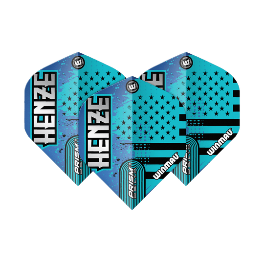 Das Bild zeigt drei Winmau Prism Delta Rick Henze Standard Flights für Darts. Die Flights sind in Blau- und Schwarztönen gestaltet und mit dem Namen "Henze" sowie Sternenmotiven bedruckt.
