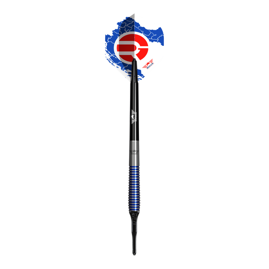 Fléchettes souples Bulls NL Romeo Grbavac - 19 g Das Bild zeigt einen Softdart namens "Bulls NL Romeo Grbavac Softdarts- 19g". Der Dart hat ein markantes Design mit blauen und silbernen Ringen am Griff sowie einer schwarz-weißen Flights mit roten und blauen Akzenten.