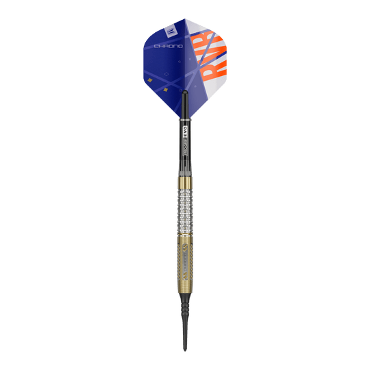 Target Raymond Van Barneveld Chrono 95 fléchettes souples Der Target Raymond Van Barneveld Chrono 95 Softdart ist auf dem Bild zu sehen. Der Dart hat eine goldene und silberne Griffzone sowie blaue Flights mit orangenem Aufdruck.