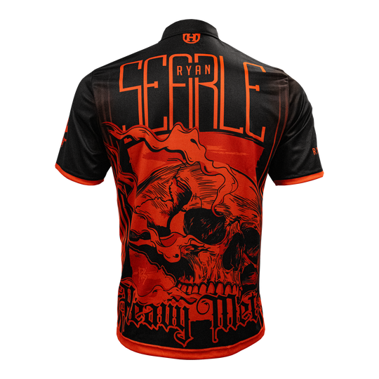 T-shirt de joueur de heavy metal Ryan Searle de Harrow Abgebildet ist das Harrows Ryan Searle Heavy Metal Playershirt. Dieses Shirt ist für professionelle Dartspieler geeignet.