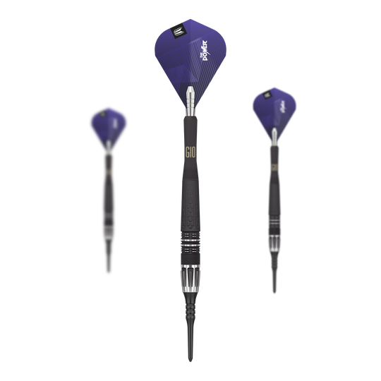 Fléchettes souples Target Phil Taylor Power 9Five GEN10 Auf dem Bild sind drei Target Phil Taylor Power 9Five GEN10 Softdarts zu sehen. Die Darts haben schwarze Griffe und blaue Flights mit dem Aufdruck "Power".