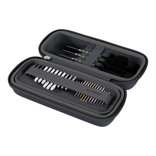 Ein Dartcase in den Farben Navy und Dunkelgrau ist abgebildet. Es ist vermutlich das Target BOA Dartcase.