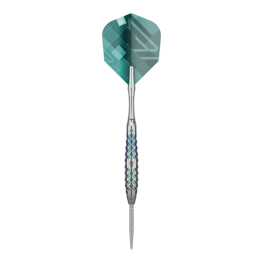 Das Bild zeigt einen Target Rove 02 Swiss Point Steeldart. Der Dartpfeil hat ein silbernes, strukturiertes Barrel und eine grün-blaue Flight.