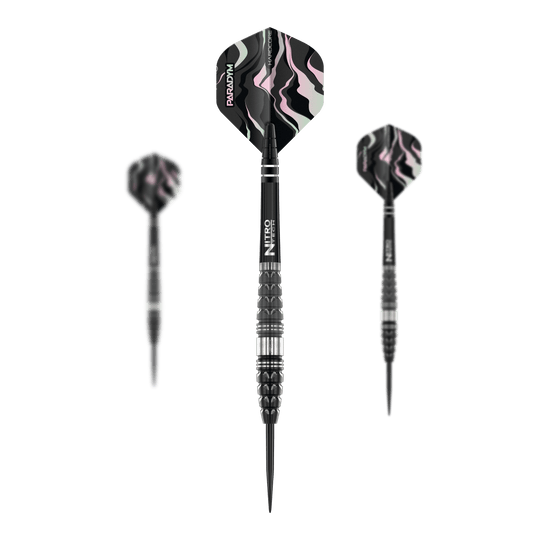 Fléchettes en acier Red Dragon Paradym Torpedo Auf dem Bild sind drei Red Dragon Paradym Torpedo Steeldarts zu sehen. Die Darts haben ein schwarzes Design mit silbernen und bunten Akzenten an den Flights.