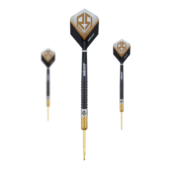 Fléchettes en acier bicolore Unicorn Ross Smith Das Bild zeigt drei Steeldarts des Produkts 'Unicorn Ross Smith Two-Tone Steeldarts'. Die Darts sind schwarz-goldfarben und tragen das Ross Smith Logo auf den Flights.