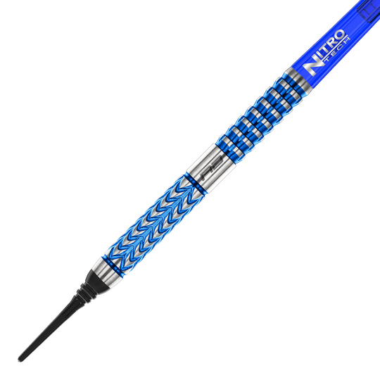 Red Dragon Gerwyn Price Glacier Fléchettes souples – 18 g Das Bild zeigt einen Red Dragon Gerwyn Price Glacier Softdart mit einem Gewicht von 18g. Der Dart hat ein auffälliges blau-silbernes Design und eine schwarze Kunststoffspitze.