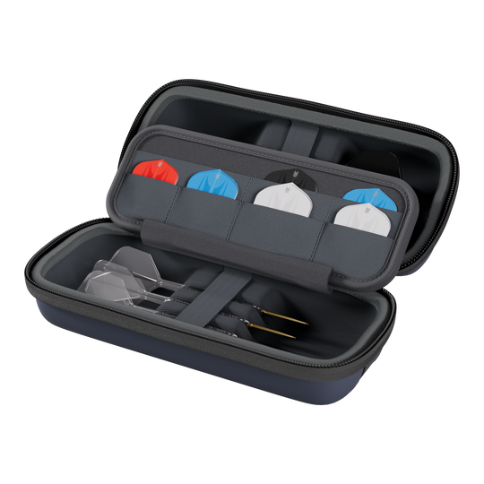 Das Bild zeigt ein weiteres Target BOA Dartcase in Navy und Dunkelgrau. Es ist ideal für den Transport von Darts und Zubehör geeignet.