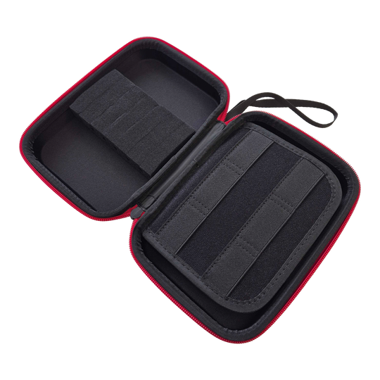 Système McDart-4 Étui à fléchettes Hier sieht man ein weiteres Bild eines schwarzen Dartcases. Dieses Etui ist zur Aufbewahrung von Dartzubehör geeignet.