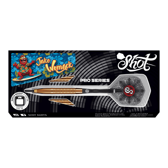Fléchettes en acier Shot Pro Series Jake Womack - 23 g Das Bild zeigt die "Shot Pro Series Jake Womack Steeldarts - 23g" in ihrer Verpackung. Die Darts haben ein auffälliges Design und sind mit einem Comic-Surfer-Motiv verziert.