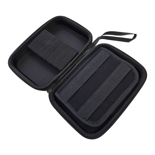 Étui pour fléchettes System-4 personnalisé avec votre design Abgebildet ist ein Produkt mit dem Dateinamen MCS4-Blau_McDart_System4_Dartcase_Mit_Wunschdruck_Blau_Metallic_3. Es handelt sich vermutlich um ein Etui oder eine Hülle im blauen Metallic-Design.