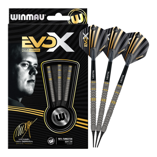 Winmau Michael Van Gerwen Evo-X fléchettes souples - 20g Das Bild zeigt das Produkt "Winmau Michael Van Gerwen Evo-X Softdarts - 20g" in seiner Verpackung. Neben der Verpackung sind drei zusammengebaute Softdarts mit schwarz-goldenem Design zu sehen.