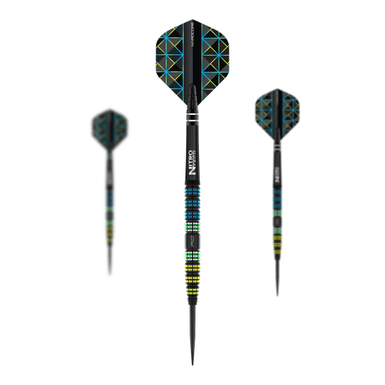 Fléchettes Red Dragon Libellule 95 noires coniques en acier Auf dem Bild sind drei Steeldarts des Modells "Red Dragon Dragonfly 95 Black Tapered" zu sehen. Die Darts haben ein schwarzes, bunt gemustertes Design mit farbigen Ringen am Griff und geometrischen Mustern auf den Flights.