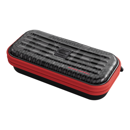 Hier sieht man das Takoma Ghost Series Nathan Aspinall Dartcase. Es wurde speziell für Fans von Nathan Aspinall entworfen.