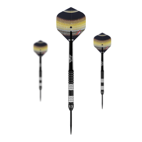 Fléchettes en acier Bulls NL Luna Triton Das Bild zeigt drei Steeldarts des Modells "Bulls NL Luna Triton". Die Darts haben schwarze Spitzen, einen geriffelten Griff und Flights mit einem gelb-schwarzen Weltraumdesign.