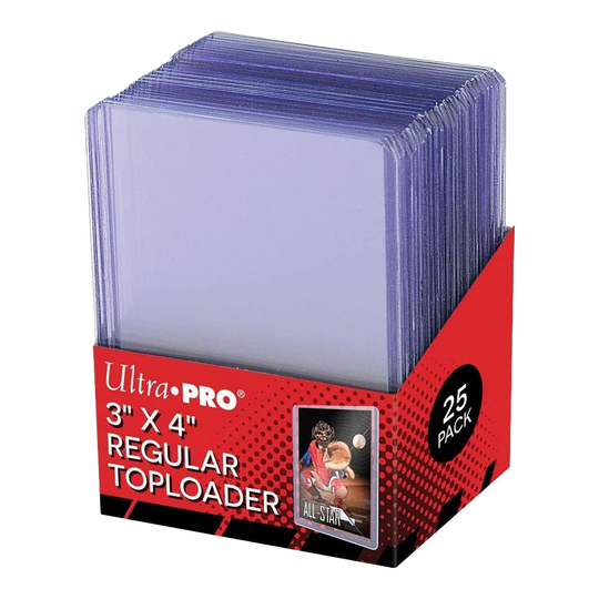 Panini Ultra-Pro Regular Toploader Schutzhüllen (25er Pack) Das Bild zeigt eine Packung mit 25 Ultra-Pro Toploader Schutzhüllen in der Größe 3" x 4". Diese transparenten Hüllen dienen dem Schutz von Sammelkarten.
