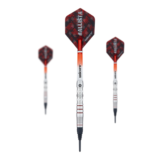 Fléchettes souples Unicorn Ballista Style 3 Das Bild zeigt drei Softdarts des Produkts „Unicorn Ballista Style 3“. Die Darts haben rote Flights mit Muster und silberne Schäfte.