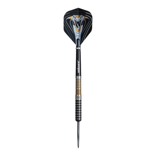 Fléchettes en acier Unicorn Maestro Jeffrey De Zwaan Phase 3 Das Bild zeigt einen Unicorn Maestro Jeffrey De Zwaan Phase 3 Steeldart. Der Dart ist schwarz mit silbernen und goldenen Akzenten und zeigt ein auffälliges Schlangendesign auf dem Flight.
