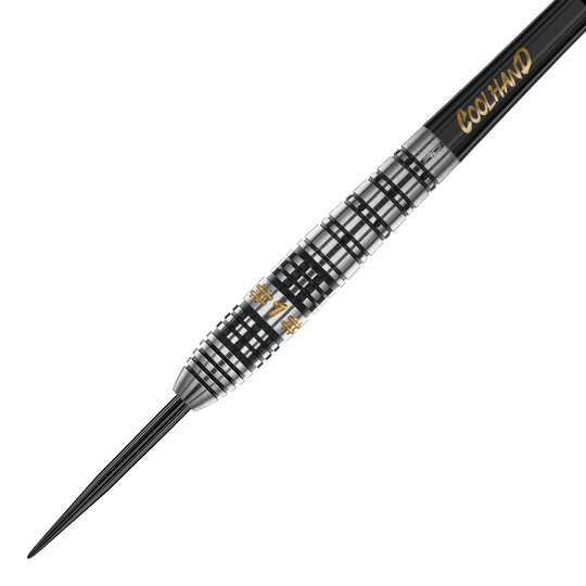 Fléchettes en acier Red Dragon Luke Humphries Prestige Dies ist ein Steeldart der Marke Red Dragon, Modell "Luke Humphries Prestige". Er hat ein silber-schwarzes Design mit goldenen Akzenten und dem Schriftzug "COOL HAND".