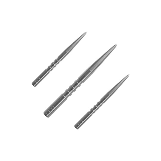 Pointe de fléchette Condor Beak Point avec pointes coupées Das Bild zeigt drei silberne Dartspitzen, die nebeneinander liegen. Sie sind aus Metall und haben eine schlanke, spitze Form.