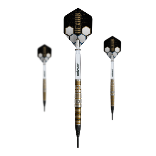 Fléchettes souples Unicorn Hexium Style 03 Or et Noir - 23 g Hier ist ein Set der Unicorn Hexium Style 03 Gold & Black Softdarts zu sehen. Das Set wiegt 23g und besticht durch die Gold-Schwarz-Optik.