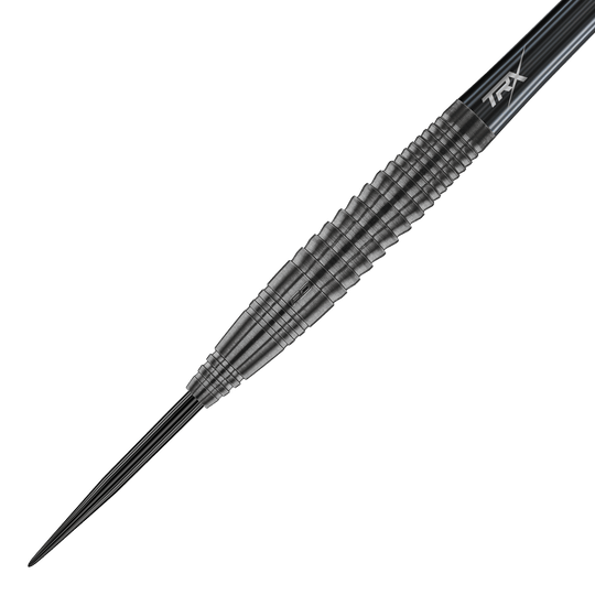 Fléchettes en acier Onyx Seren 4 du Dragon Rouge Das Bild zeigt einen Red Dragon Seren 4 Onyx Steeldart. Der Dart hat ein schwarzes, gerilltes Metallgehäuse und eine spitze Stahlspitze.