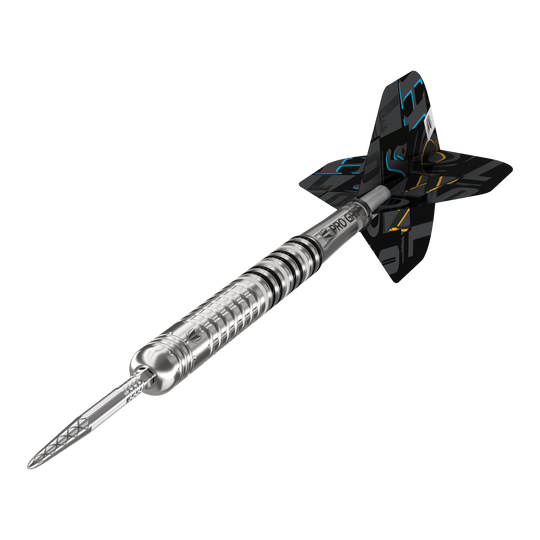 Target Chris Dobey GEN1 Swiss Point Steeldarts Das Bild zeigt den Target Chris Dobey GEN1 Swiss Point Steeldart. Der Dartpfeil hat ein silbernes, geriffeltes Barrel und schwarze Flights mit bunten Akzenten.