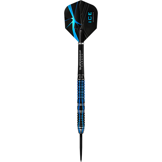 HA28917_Harrows_Ice_Recut_Steeldarts_12CwSpahIDYJya Das Bild zeigt den Harrows Ice Recut Steeldart mit schwarzem und blauem Design. Der Dart hat eine strukturierte Griffzone und schwarze Flights mit blauen Akzenten.