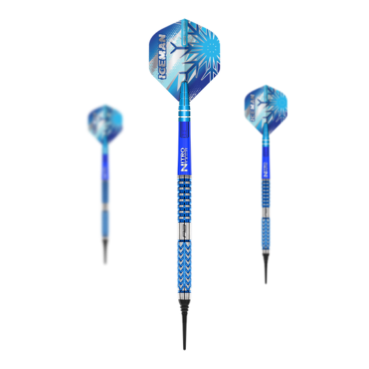 Red Dragon Gerwyn Price Glacier Fléchettes souples – 18 g Das Bild zeigt drei Softdarts des Modells "Red Dragon Gerwyn Price Glacier" mit einem Gewicht von 18g. Die Darts sind hauptsächlich blau und haben auffällige Flights mit Eis- und Schneeflockenmotiven.