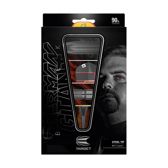 190227_Target_Gabriel_Clemens_Black_Edition_Steeldarts_3 Auf dem Bild ist eine Verpackung für Steeldarts der Marke Target zu sehen. Die Packung zeigt einen Dartpfeil und das Gesicht eines Mannes im Hintergrund.