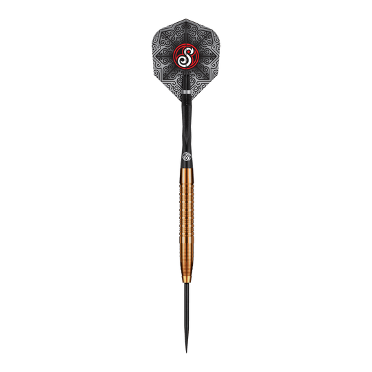 Fléchettes en acier Shot Pro Series Jake Womack - 23 g Das Bild zeigt den Shot Pro Series Jake Womack Steeldart mit einem Gewicht von 23 Gramm. Der Dart hat ein auffälliges schwarzes Flight-Design und einen goldfarbenen, gerillten Barrel.