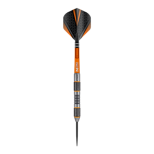 Fléchettes Red Dragon Amberjack 5 en acier - 24 g Dies ist ein Steeldart der Marke Red Dragon, Modell Amberjack 5 mit einem Gewicht von 24 Gramm. Der Dart hat ein schwarzes und orangefarbenes Design mit metallischen und geriffelten Griffbereichen.