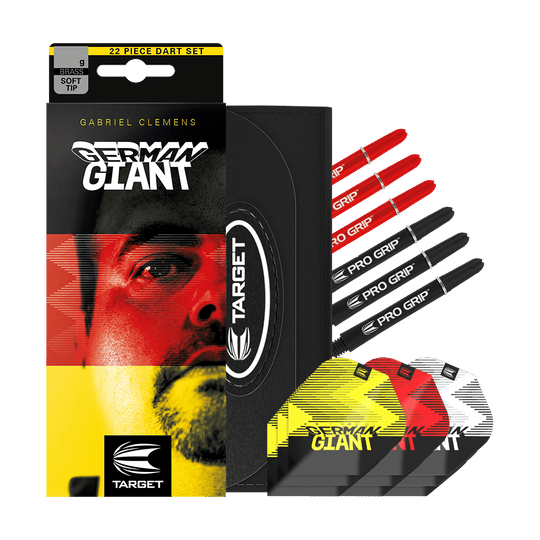 170006_Target_Gabriel_Clemens_Brass_Softdarts_3mAXOmv5yncQum Das Bild zeigt das Produkt "Target Gabriel Clemens Brass Softdarts - 18g" in seiner Verpackung. Es sind mehrere Dart-Schäfte und Flights in verschiedenen Farben neben der Verpackung zu sehen.