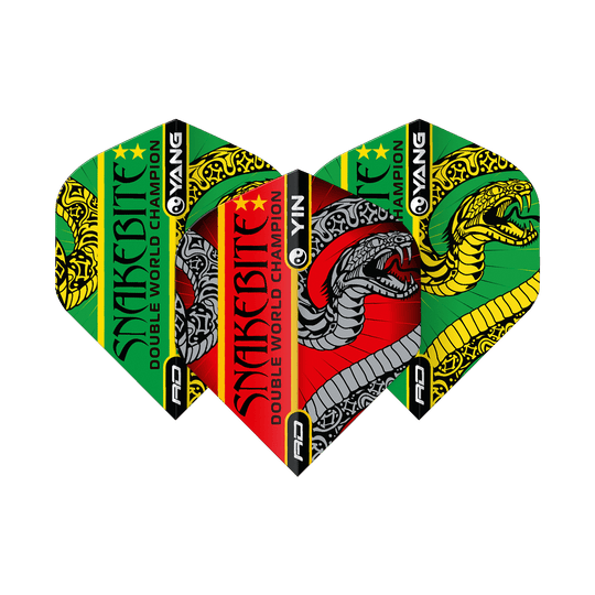 Dragon Rouge Peter Wright Morsure de Serpent Rouge Vert Yin Yang Vols Standards Das Bild zeigt drei Dartflights mit bunten Farben und auffälligem Schlangen-Design. Auf den Flights steht "Snakebite Double World Champion" und sie sind in Rot, Grün, Gelb und Schwarz gestaltet.