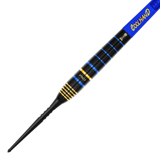Fléchettes en acier Red Dragon Luke Humphries TX4 Avenger Das Bild zeigt einen Red Dragon Luke Humphries TX4 Avenger Steeldart. Der Dart ist schwarz mit blauen und goldenen Ringen sowie einem blauen Schaft mit der Aufschrift "COOLHAND".
