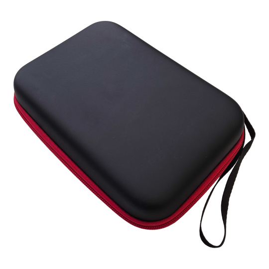 Système McDart-4 Étui à fléchettes Auf dem Bild ist ein Dartcase in Schwarz abgebildet. Das Etui dient zum sicheren Transport von Dart-Pfeilen.