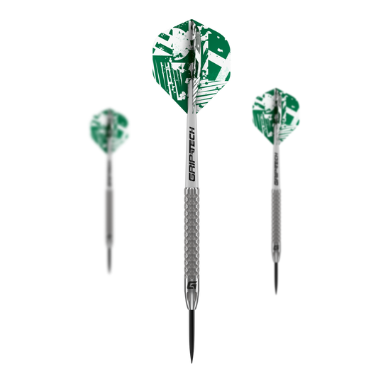Fléchettes GOAT Fairway V2 en acier tungstène Das Bild zeigt drei GOAT Fairway V2 Tungsten Steeldarts mit silbernen Schäften und grünen Flights. Auf den Schäften steht "GRIPTECH" und die Darts haben eine strukturierte Griffzone.