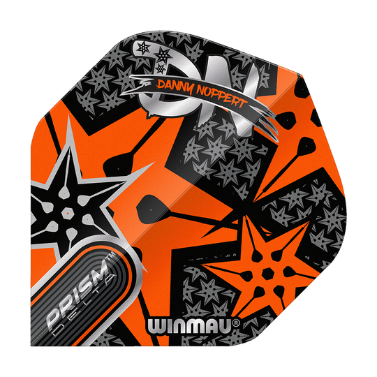 Vols standard Winmau Prism Delta Danny Noppert Orange Signature No2 Das Bild zeigt ein buntes Dart-Flight mit orangefarbenem und schwarzem Sternmuster. Auf dem Flight stehen die Namen "Danny Noppert" und "Winmau Prism Delta".