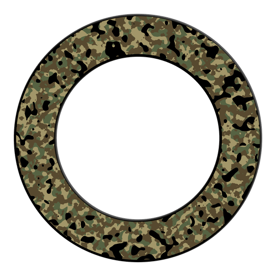 Cadre de cible de fléchettes camouflage McDart Das Bild ist ein Produkt mit dem Namen 'DBS-CAMO1_McDart_Camo_Dartboard_Surround_Woodland_2'. Es handelt sich um eine Tarnmuster-Umrandung für ein Dartboard.