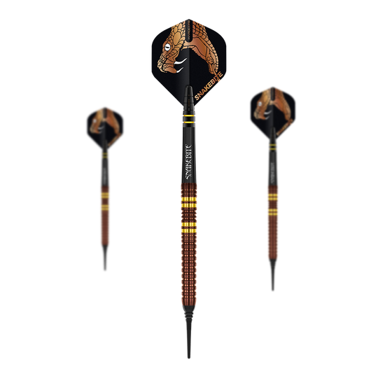 Fléchettes souples Red Dragon Peter Wright Copper Fusion - 20 g Das Bild zeigt drei Softdarts des Modells „Red Dragon Peter Wright Copper Fusion“ mit 20 Gramm Gewicht. Die Flights sind mit einem Schlangenkopf und dem Schriftzug „Snakebite“ verziert.