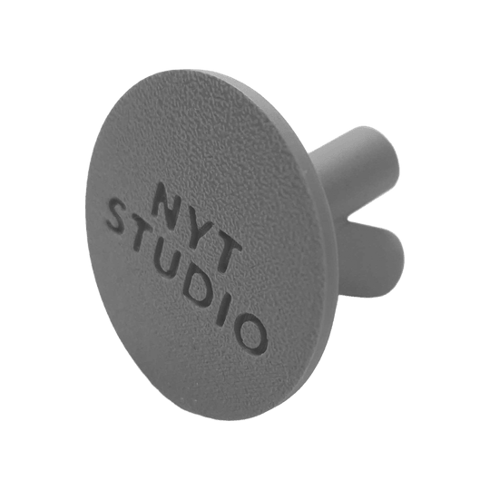 Das Bild zeigt einen NYTStudio Compact Darthalter in Grau. Diese Darstellung wurde vom Dateinamen abgeleitet.
