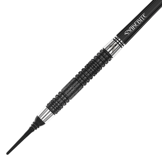 Das Bild zeigt einen schwarzen Softdart mit einem strukturierten Griff und silbernen Akzenten. Auf dem oberen Teil des Darts steht das Wort "SNAKEBITE".