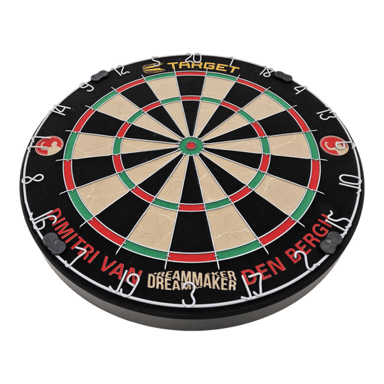 Jeu de fléchettes en acier Target Dimitri Van Den Bergh Das Bild zeigt eine Steeldart-Scheibe mit farbigen Feldern und Metallabtrennungen. Am Rand steht der Name "Dimitri Van Den Bergh" sowie der Schriftzug "Dreammaker".