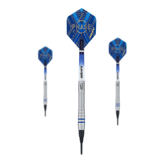 Gary Anderson, champion du monde de la phase 6 de la Unicorn, joue aux fléchettes souples Das Bild zeigt drei Softdarts des Produkts „Unicorn Phase 6 World Champion Gary Anderson“. Die Darts haben silberne Schäfte und blaue Flights mit dem Schriftzug „PHASE“ darauf.
